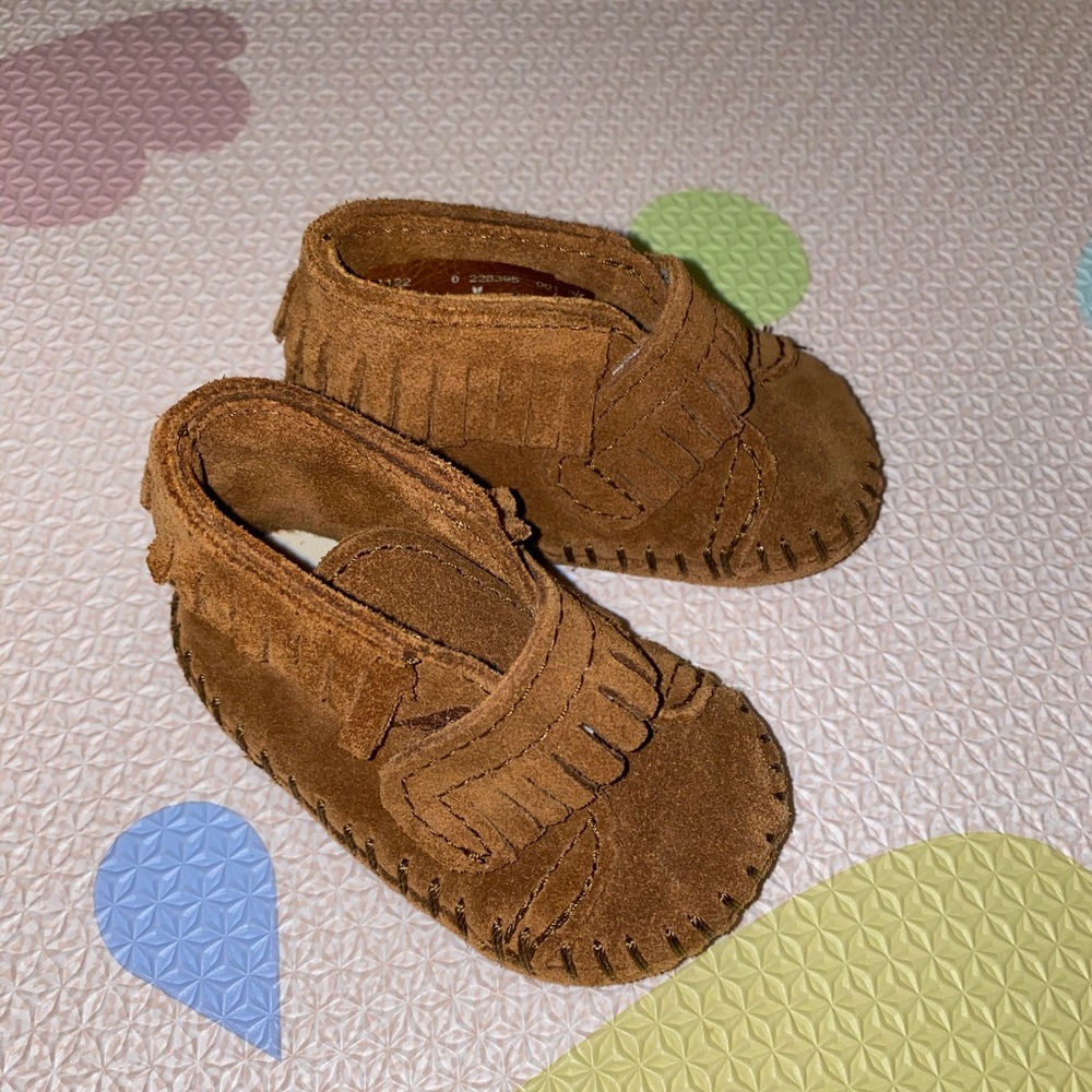 Minnetonka Moccasins, Size 1?? Like New!